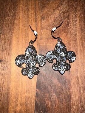 Ornate Black Fleur-de-Lis Dangle Earrings for Women